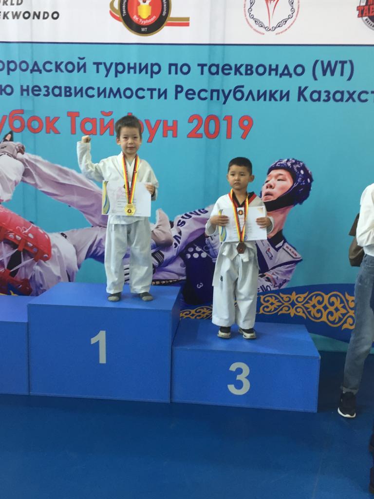 Таеквондодан (WT) ашық турнир өтті